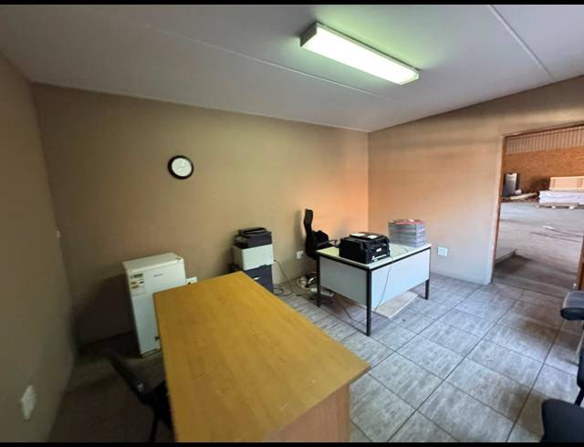 250M² WAREHOUSE TO LET IN CHLOORKOP